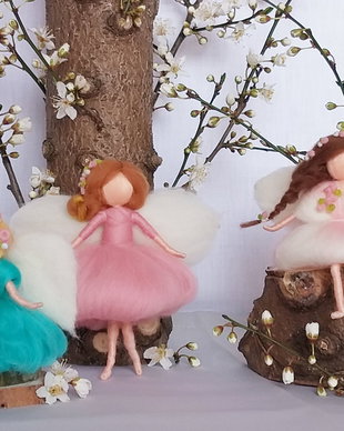Zâne - figurine confecționate din lână merinos naturală, inspirate din pedagogia Waldorf.
