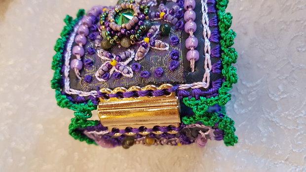 Bratara piele,broderie ,cristale swarovski