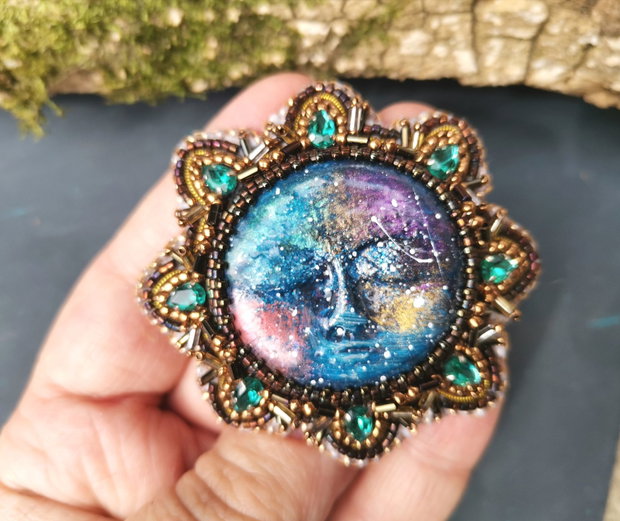 Brosa Unicat cu Luna Galaxie si Cristale Turcoaz