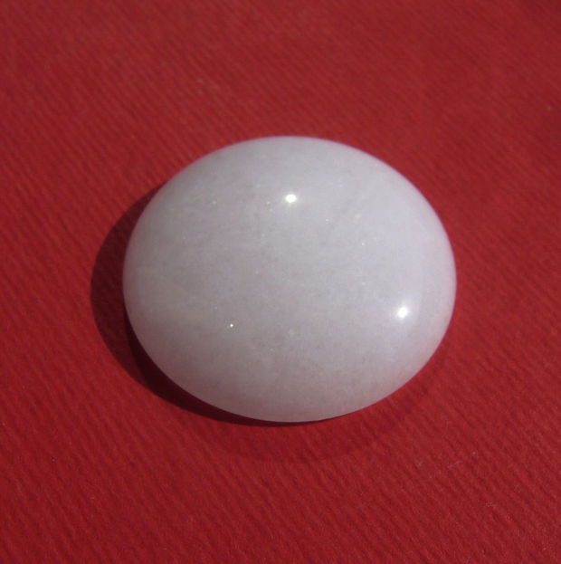 Cabochon rotund mare din jad alb aprox 30x7.4 mm