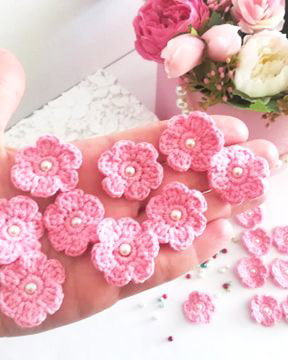 Lot floricele crosetate manual. Aplicatii crosetate. Floricele roz