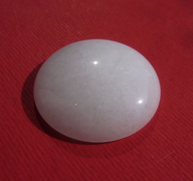 Cabochon rotund mare din jad alb aprox 30x7.4 mm