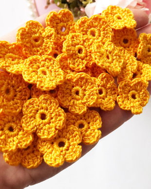 Lot floricele crosetate manual. Aplicatii crosetate. Floricele galbene