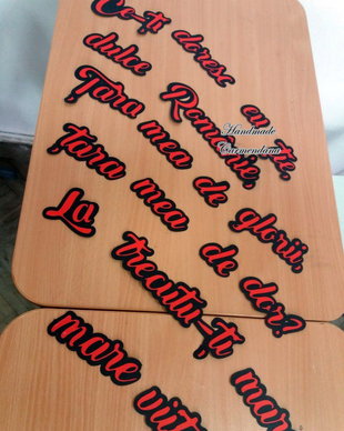 Text decupat / mesaj decorativ
