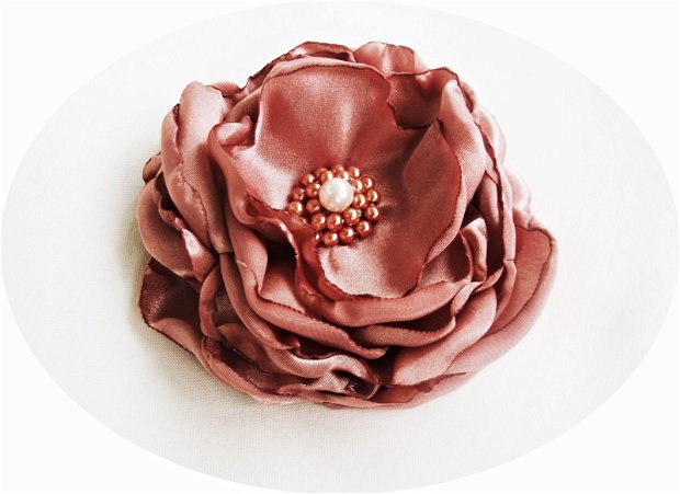 brosa floare roz somon cu perle