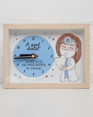Ceas dentista pictat manual personalizat cu nume