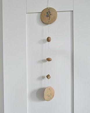 Decoratiune de atarnat din piese ceramice