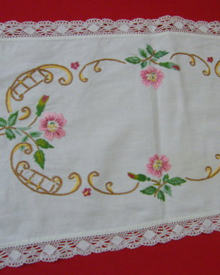 Mileu cu dantela si broderie 65 cm