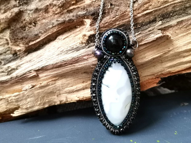 Colier mini-Zeita din opal dendritic si onix negru