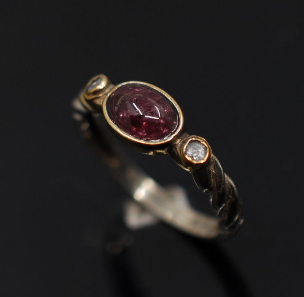 Inel argint 925, zirconii si turmalina roz, placat selectiv cu aur 14K