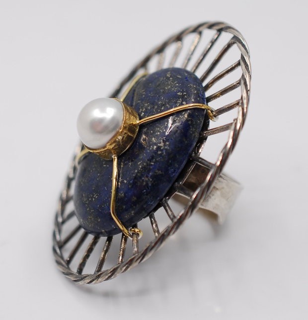 Inel statement din argint 925, placat selectiv cu aur, cu lapis lazuli si perla, inel rotund, inel mare