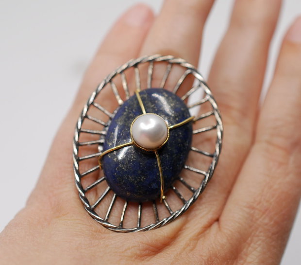 Inel statement din argint 925, placat selectiv cu aur, cu lapis lazuli si perla, inel rotund, inel mare