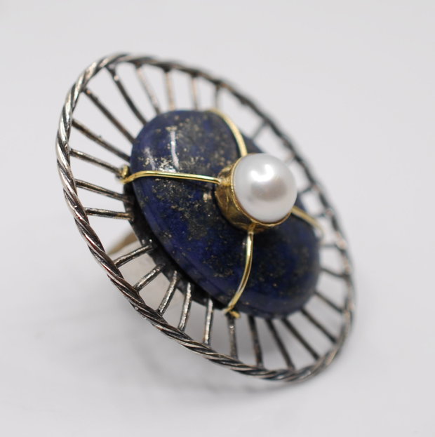 Inel statement din argint 925, placat selectiv cu aur, cu lapis lazuli si perla, inel rotund, inel mare