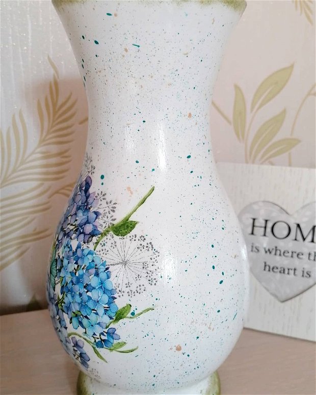 Vaza din sticla reciclata