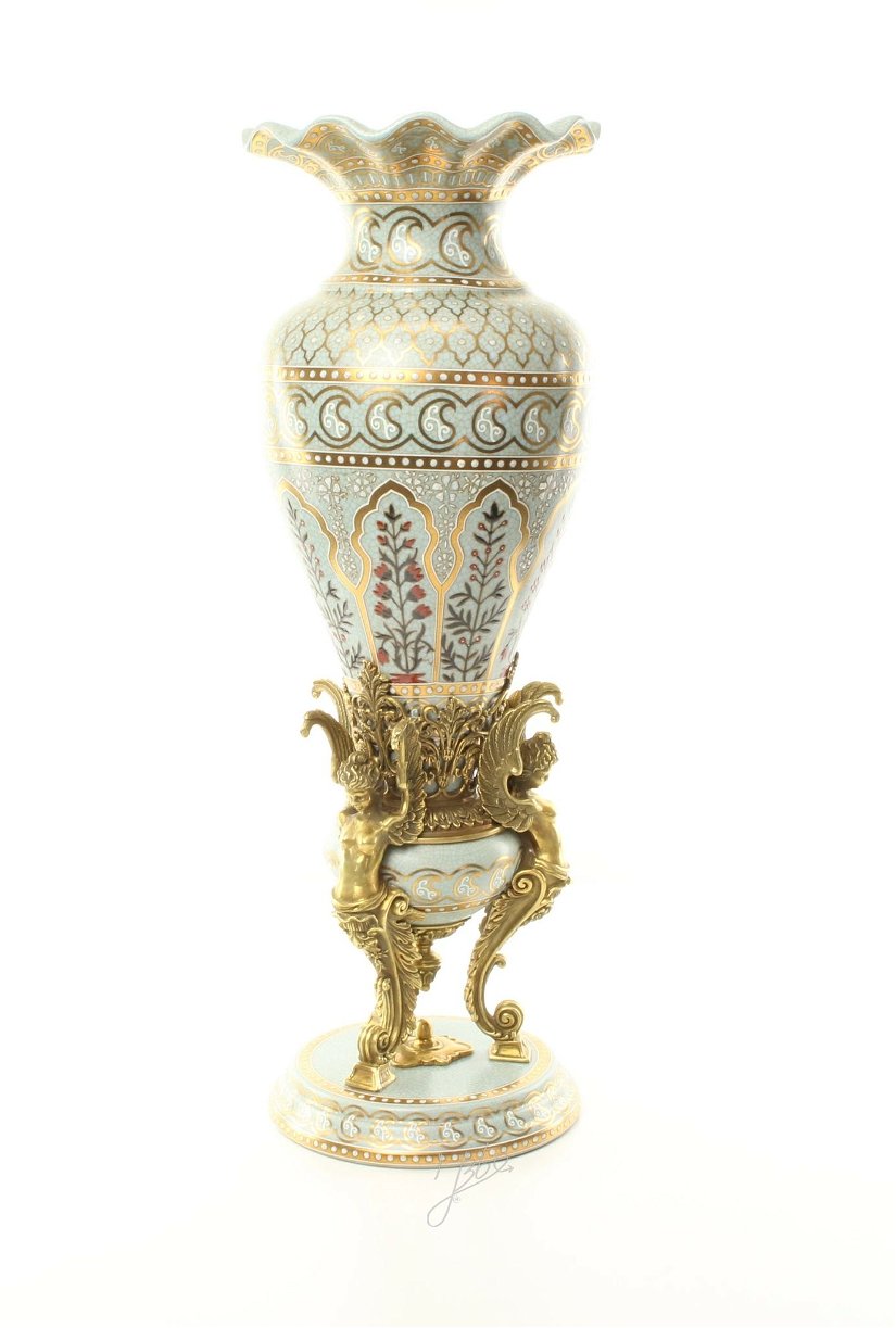 Vaza mare din portelan cu decoratiuni din bronz