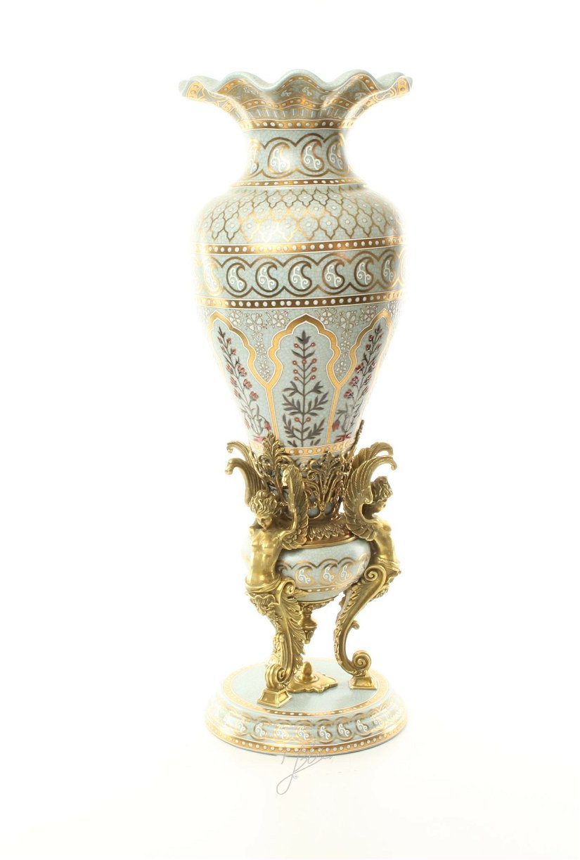 Vaza mare din portelan cu decoratiuni din bronz