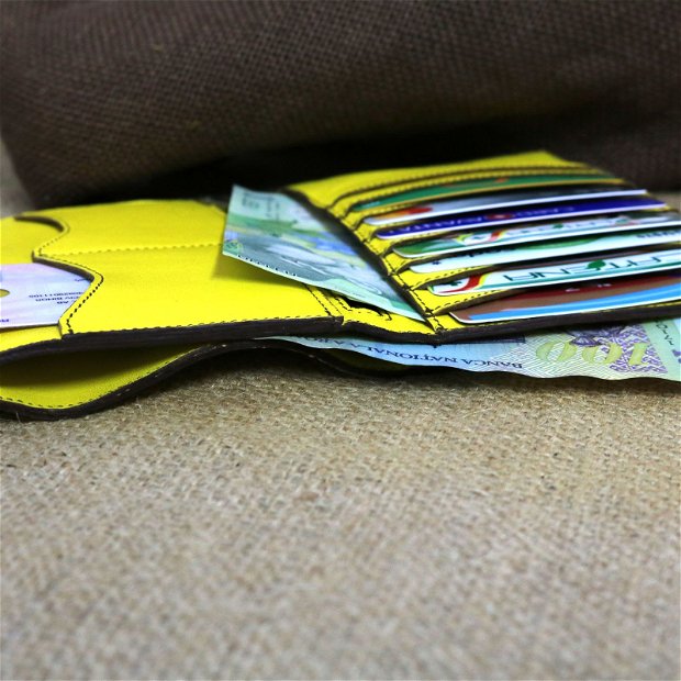 Portofel din piele pentru femei, cu gravura si loc pentru bancnote, Kosmos (galben)
