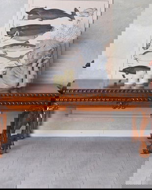 Masa living din lemn mahon cu picioare de leu