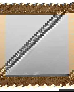 Oglinda cu o rama aurie