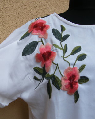 Bluza cu broderie S/M
