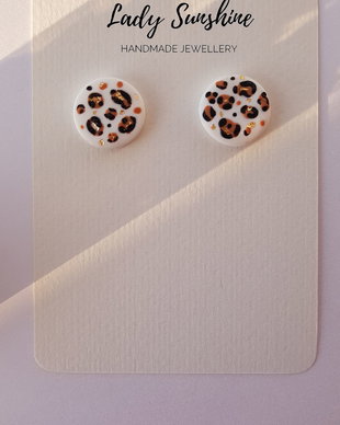 Cercei cu surub din inox, cercei rotunzi model leopard din fimo