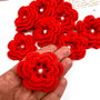 Floricele rosii crosetate manual