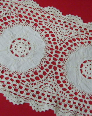 Mileu cu dantela si broderie