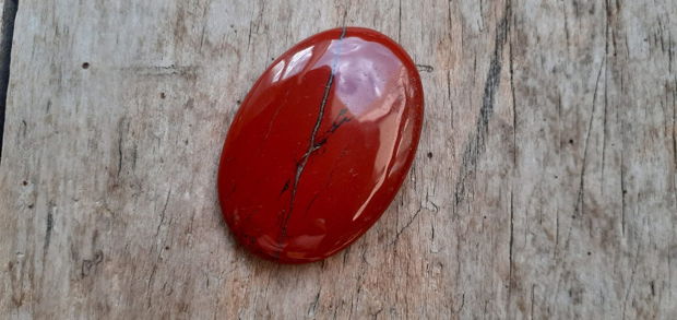 Cabochon jasp rosu, 39x26 mm