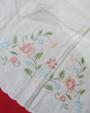 Perdeluta cu broderie