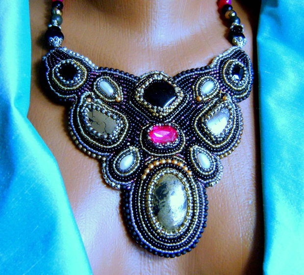 RETINUT !! Colier statement din Apache Gold-Pirita- Goldstone, 3 piese, pietre semipretioase aurite,argint 925 sau placate, antichitati recreate, bronzuri, margele de calitate, Toho,Miyuki,Delica,piatra mare, ovala, plata, piatra vindecatoare, norocoasa