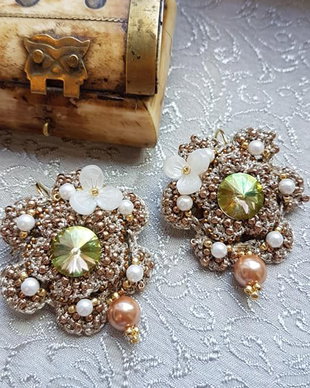 Cercei croset,margelute,rivoli swarovski,perla shell