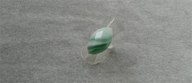 Set cercei şi inel cu caboşoane din agat stripped faţetat verde-alb cu tăietură marchiză