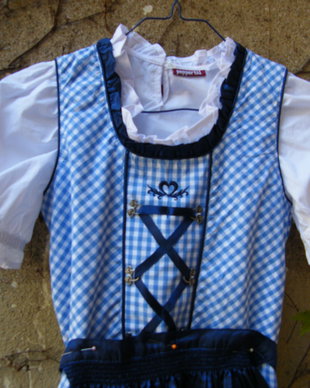 Costum  bavarez fete