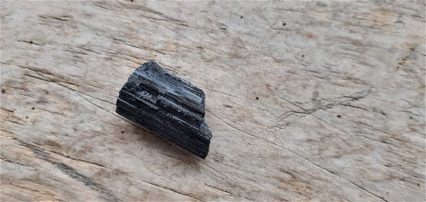 Turmalina neagra, bruta, 24x15x10 mm