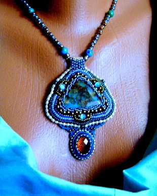 Pandantiv cu piatra naturala de crisocola, cu colier detasabil