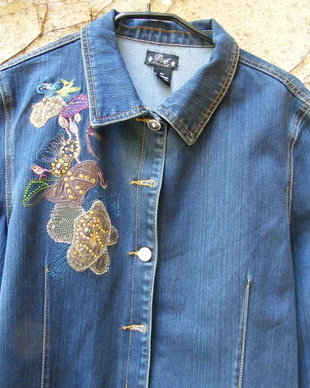 Nou- geaca denim  cu broderie