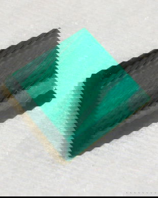 Cabochon din malachit natural trunchi de piramida patrulatera regulata aprox 12x12x2.5 mm