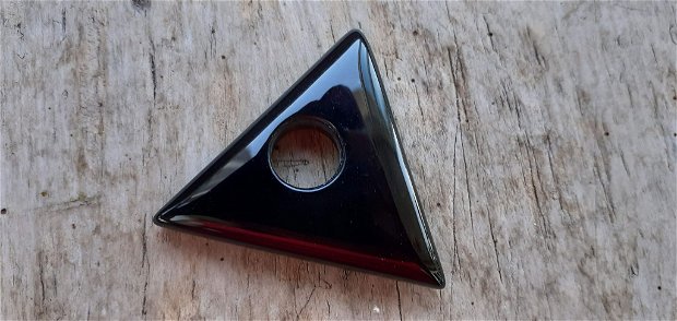 Pandantiv onix negru, triunghi cu latura 49 mm  REZERVAT