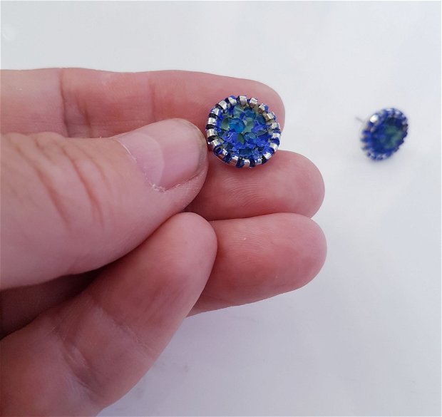 cercei unicat rotunzi, cu pin, cu cristale biconice Swarovski albastre si verzi