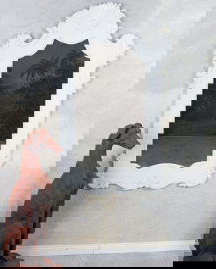 Oglinda cu rama stilizata din lemn masiv alb