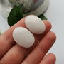 Cabochon white jad