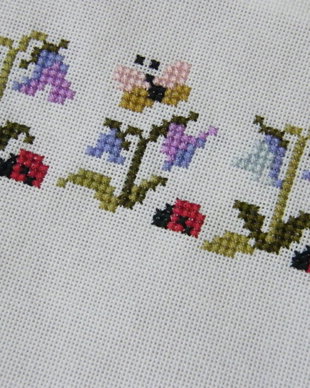 Broderie pe etamina 12 cm