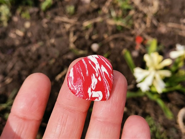 Cabochon red jasp