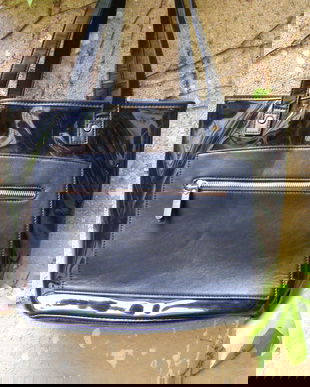 Nou-Geanta din plastic