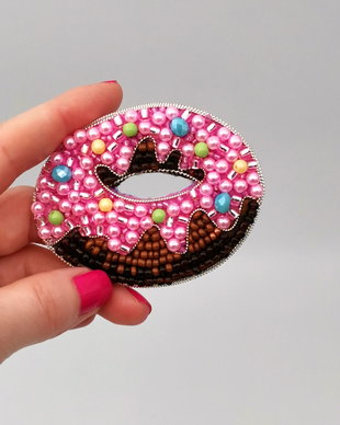 Vândut Brosa - Gogoașă Glazurată - Sweet Pink