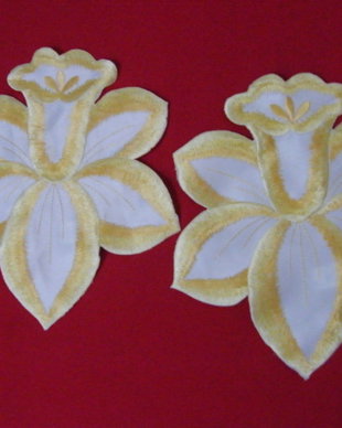 2 flori brodate pt aplicatii20 cm