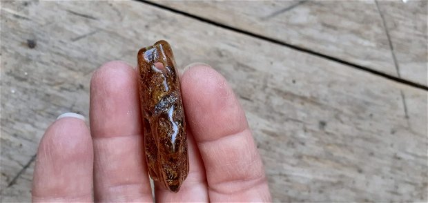 Pandantiv chihlimbar (ambra), 44x23x14 mm