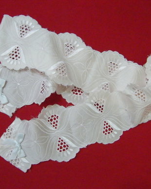 Panglica brodata decor coronița