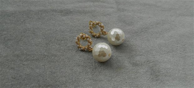 Cercei cu perle faţetate ivoire tip Mallorca