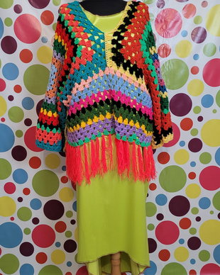 Pulover  accesorizat la rochie